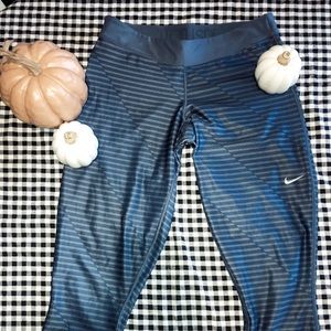 NIKE. Women’s Medium.